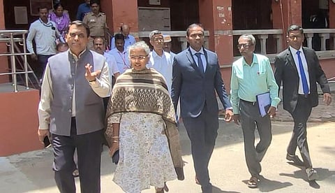 பாஜக தொடர்ந்த நீதிமன்ற அவமதிப்பு வழக்கு: 5 ஐஏஎஸ் அதிகாரிகள் சென்னை உயர் நீதிமன்றத்தில் ஆஜர்