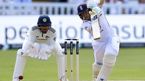 லார்ட்ஸ் டெஸ்ட் போட்டி: இங்கிலாந்து அணி நிதான ஆட்டம்