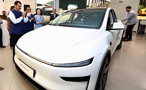 இந்தியாவில் டெஸ்லாவின் முதல் ஷோரூம்: மும்பையில் திறந்து வைத்தார் தேவேந்திர பட்னாவிஸ்