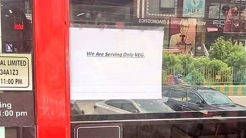 காசியாபாத்தில் சைவ உணவு மட்டும் தற்காலிகமாக தயாரித்து வழங்கும் கேஎஃப்சி: காரணம் என்ன?