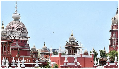 தனியார் பள்ளிகளுக்கு நிரந்தர அங்கீகாரம் வழங்கக் கோரிய வழக்கு: தமிழக அரசு பதிலளிக்க ஐகோர்ட் உத்தரவு