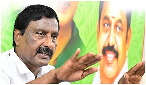 புதுச்சேரியில் அரசுக்கும், அதிகார வரம்புக்கும் இடையே மிகப்பெரிய பிளவு: அதிமுக விமர்சனம்