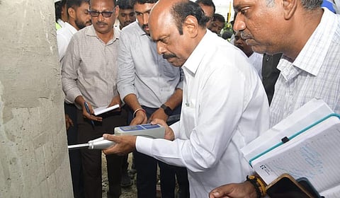 மத்திய கைலாஷ் மேம்பால பணியை அக்​.31-க்குள் முடிக்க அமைச்சர் எ.வ.வேலு உத்தரவு