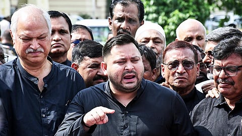 “எஸ்ஐஆர் நிறுத்தப்படாவிட்டால் பிஹார் தேர்தலை புறக்கணிப்போம்” - தேஜஸ்வி எச்சரிக்கை