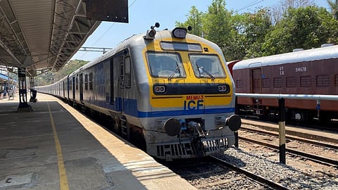 12 பெட்டிகளுடன் சென்னை சென்ட்ரல் - அரக்கோணம் வழித்தடத்தில் மேம்படுத்தப்பட்ட மெமு ரயில் சேவை தொடக்கம்!