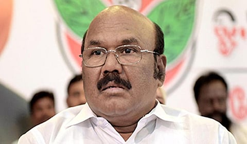 வேறு கட்சியில் சேரப்போவதாக பரவும் தகவல்: ‘உடல் மண்ணுக்கு, உயிர் அதிமுகவுக்கு’ - ஜெயக்குமார் உறுதி