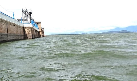 வைகை அணையில் 2-ம் கட்ட வெள்ள அபாய எச்சரிக்கை: தொடர் கண்காணிப்பில் அதிகாரிகள்