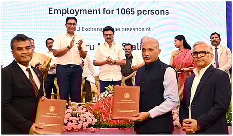 ரூ.32,554 கோடி முதலீடு, 49,845 பேருக்கு வேலை: தூத்துக்குடியில் முதல்வர் முன்னிலையில் 41 ஒப்பந்தங்கள் கையெழுத்து