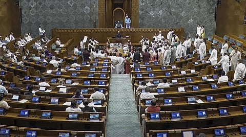 பிஹார் வாக்காளர் பட்டியல் திருத்தம் குறித்து விவாதிக்க கோரி மக்களவையில் எதிர்க்கட்சிகள் அமளி