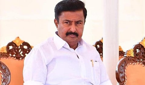 அண்ணா, கருணாநிதி நினைவிடங்களில் அமைச்சர் சாமிநாதன் ஆய்வு: பணிகளை விரைந்து முடிக்க அறிவுறுத்தல்