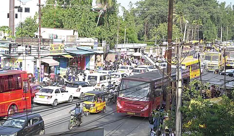 நெரிசலில் ஸ்தம்பிக்கும் வண்டலூர் - கண்டிகை சந்திப்பு: தீர்வுதான் என்ன?