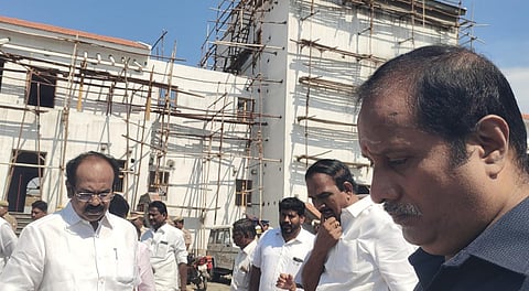 விருதுநகர் அரசு அருங்காட்சியக கட்டுமான பணியில் தொய்வு: அதிகாரிகளை கடிந்துகொண்ட அமைச்சர்