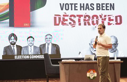 வாக்காளர் மோசடி குற்றச்சாட்டு: சத்தியப் பிரமாணத்தில் கையெழுத்திடுமாறு ராகுல் காந்திக்கு தேர்தல் ஆணையம் கடிதம்