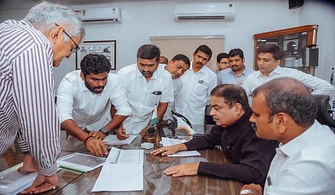 டெல்லியில் மத்திய அமைச்சர் கட்கரியுடன் அண்ணாமலை சந்திப்பு: பாஜக மூத்த தலைவர்களுடனும் ஆலோசனை