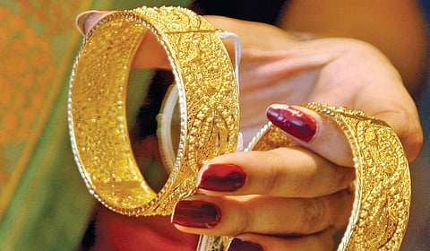 தங்கம் விலை புதிய உச்சம்: நகை வியா​பாரி​கள் சொல்வது என்ன?