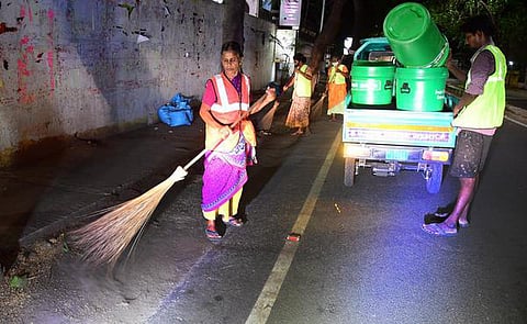 தூய்மைப் பணி தனியாரிடம் வழங்கும் விவகாரம்: மாநகராட்சி ஆணையருக்கு தேசிய எஸ்சி ஆணையம் நோட்டீஸ்