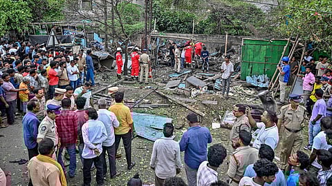 வெல்டிங் கடையில் சிலிண்டர் வெடித்ததில் 3 பேர் உயிரிழப்பு