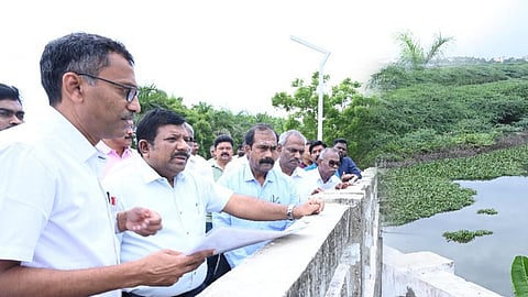 சென்னையில் பருவமழை திட்டப் பணிகளை விரைந்து முடிக்க வேண்டும்: அதிகாரிகளுக்கு தலைமைச் செயலர் அறிவுறுத்தல்