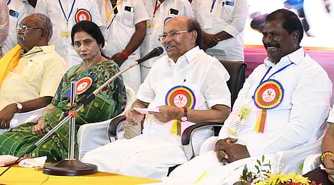 பாமக தலைவரானார் நிறுவனர் ராமதாஸ் - சிறப்பு பொதுக்குழுவில் தீர்மானம் நிறைவேற்றம்