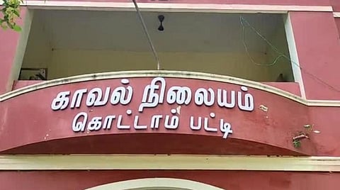 மதுரையில் பைக் மீது காரால் மோதி கீழே தள்ளிவிட்டு இளைஞர் அடித்து கொலை!