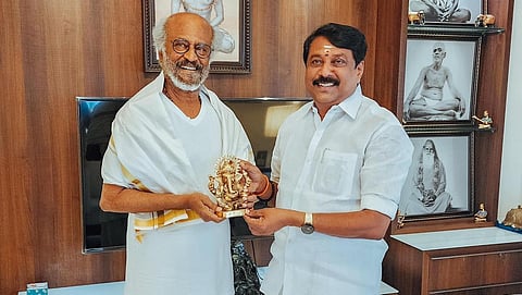 “நெற்றியில் திருநீறும் நெஞ்சத்தில் தேசப்பற்றும்” - ரஜினியை நேரில் சந்தித்து வாழ்த்திய நயினார் நாகேந்திரன்!