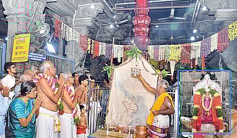 பிள்ளையார்பட்டி கற்பக விநாயகர் கோயிலில் சதுர்த்தி விழாவையொட்டி நடைபெற்ற கொடியேற்றம். (உள்படம்) சிறப்பு அலங்காரத்தில் கற்பக விநாயகர்.