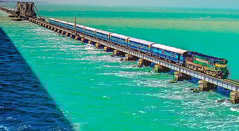 ரூ.2.53 கோடி செலவில் பாம்பன் பழைய ரயில் பாலத்தை அகற்ற முடிவு!
