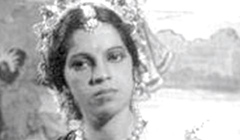 இங்கிலாந்தில் இருந்து வந்த மேக்கப் சாதனங்கள்! - சந்திரகுப்த சாணக்கியா (அல்லது) தறுதலை தங்கவேலு