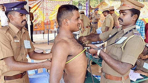 காவல் உதவி ஆய்வாளர் தேர்வு: பாகுபாடுகள் களையப்பட வேண்டும்!