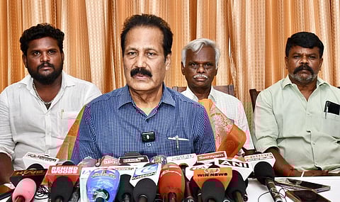 திண்டுக்கல்லில் பேட்டியளித்த புதிய தமிழகம் கட்சி தலைவர் கிருஷ்ணசாமி - படம்: நா.தங்கரத்தினம்.