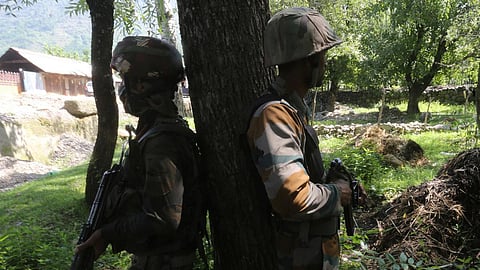 ஜம்மு காஷ்மீரில் என்கவுன்ட்டர்: 2 தீவிரவாதிகள் சுட்டுக்கொலை