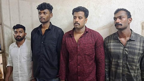 கிருஷ்ணகிரியில் ரியல் எஸ்டேட் வியாபாரிகள் 2 பேர் கடத்தல் - கேரளாவில் 5 பேர் கைது