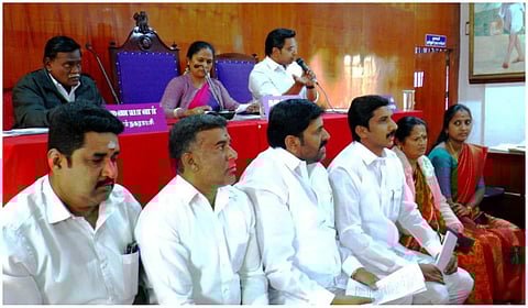 குன்னூரில் நீராதாரம், சதுப்பு நிலப் பகுதியில் டைடல் பார்க் நிறுவ எதிர்ப்பு: அதிமுக கவுன்சிலர்கள் தர்ணா