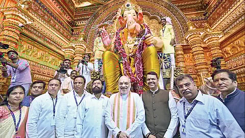 விநாயகர் சதுர்த்தி விழாவில் பங்கேற்பதற்காக மத்திய உள்துறை அமைச்சர் அமித் ஷா நேற்று முன்தினம் இரவு மும்பை சென்றார்.