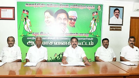 ஒரே எதிரி திமுக என்பதை மனதில் கொண்டு தேர்தல் பணியாற்றுங்கள்: அதிமுக மாவட்ட செயலாளர்களுக்கு பழனிசாமி அறிவுறுத்தல்