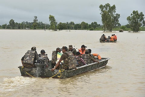 பஞ்சாபில் வெள்ளத்தில் சிக்கி 30 பேர் உயிரிழப்பு: கல்வி நிறுவனங்கள் செப்.7 வரை மூட உத்தரவு