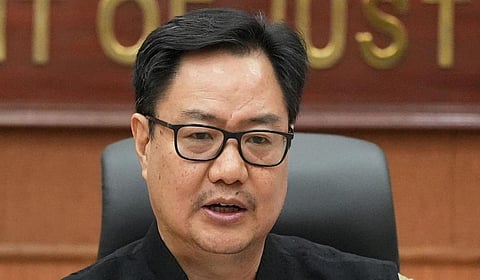 காஷ்மீரில் தேசிய சின்னம் சேதப்படுத்தியதற்கு மத்திய அமைச்சர் கிரண் ரிஜிஜு கண்டனம்