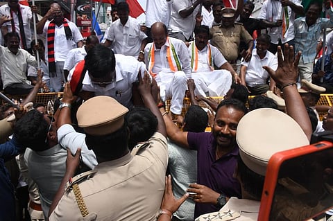 புதுச்சேரியில் இண்டியா கூட்டணி கட்சியினர் போராட்டம் | படங்கள்: எம்.சாம்ராஜ்