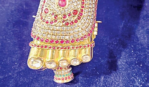 தங்க குஞ்சிதபாதம்