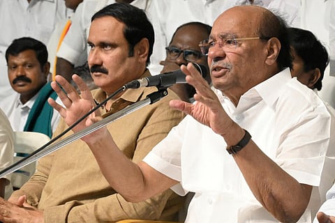 அன்புமணி ராமதாஸ், ராமதாஸ் (இடமிருந்து வலம்)