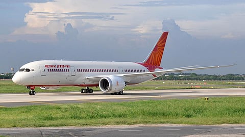 விமானத்தில் திடீர் கோளாறு: 200 ஏர் இந்தியா பயணிகள் 6 மணி நேரம் பரிதவிப்பு