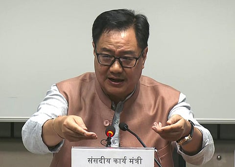 உச்ச நீதிமன்றம் நிறுத்திவைத்துள்ள வக்பு சட்ட விதிகள் குறித்து அரசு ஆராயும்: கிரண் ரிஜிஜு