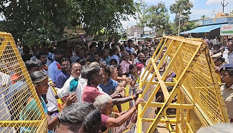 மருத்துவக் கழிவு சுத்திகரிப்பு ஆலைக்கு எதிர்ப்பு: மானாமதுரையில் கிராமத்தினர் - போலீஸார் இடையே தள்ளுமுள்ளு