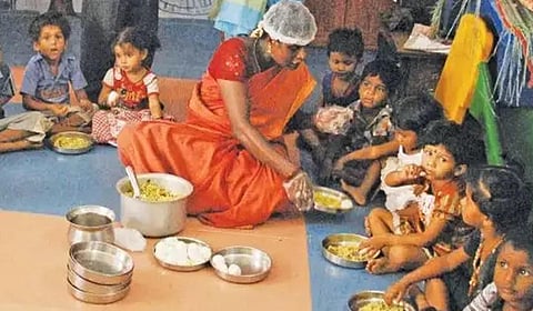 சத்துணவு, அங்கன்வாடி ஊழியர்கள் சார்பில் கோரிக்கை மாநில மாநாடு