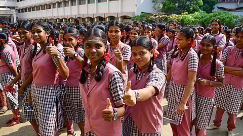 10-ம் வகுப்பு பொதுத் தேர்வுக்கான மாணவர்கள் பெயர் பட்டியலில் விவரங்களை சரிபார்க்க வேண்டும்: தேர்​வுத் ​துறை உத்​தர​வு