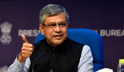 பிரதமர் மோடியின் ‘சுதேசி' கோரிக்கைக்கு ஆதரவு: ஜோஹோ தளத்துக்கு மாறிவிட்டதாக மத்திய அமைச்சர் தகவல்