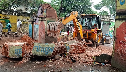 புதிதாக கட்டுவதற்காக செங்கோட்டையில் 150 ஆண்டு பழமையான ‘ஆர்ச்’ இடிப்பு!