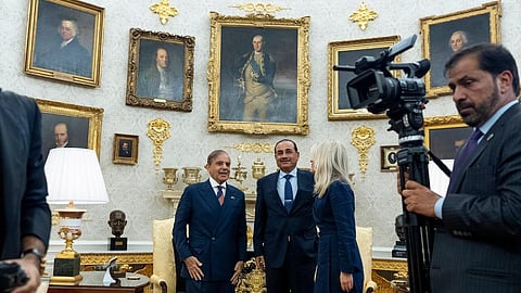 அமெரிக்க அதிபர் ட்ரம்பை சந்​திக்க 30 நிமிடம் காத்​திருந்த பாகிஸ்தான் பிரதமர் ஷெரீப்