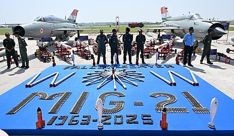 வரலாறு படைத்த மிக்​-21 போர் விமானங்களுக்கு ஓய்வு: பிரியாவிடை நிகழ்ச்சியில் ராஜ்நாத் சிங் பெருமிதம்