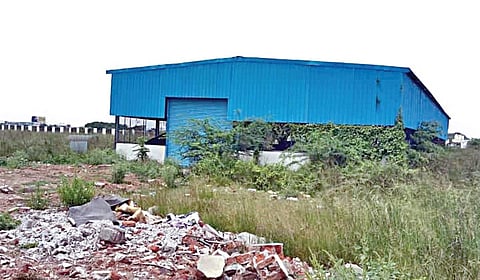 பெருங்களத்தூரில் கண்துடைப்புக்காக கட்டப்பட்டுள்ள உரக்கிடங்கு - வீணாகும் மக்கள் பணம்